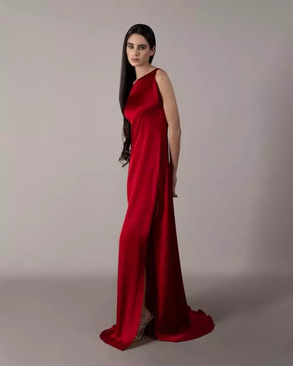One-shoulder silk dress 