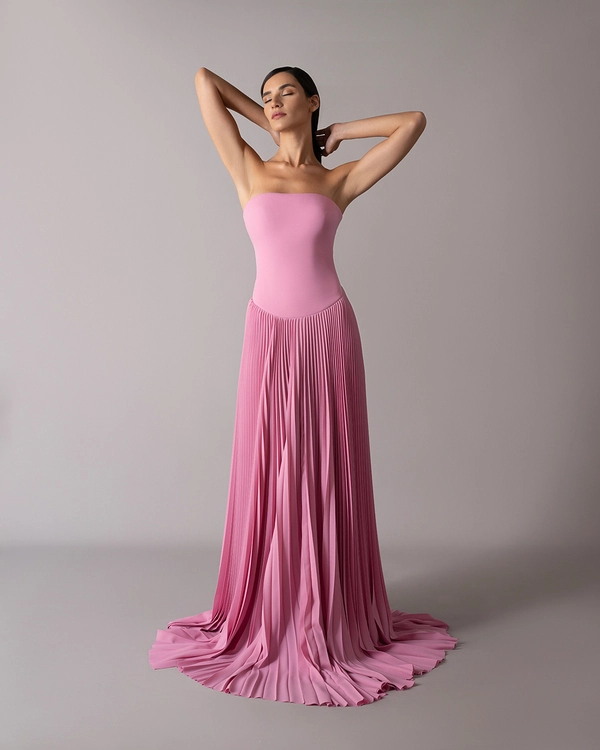 Straight cut bodice with pleated skirt