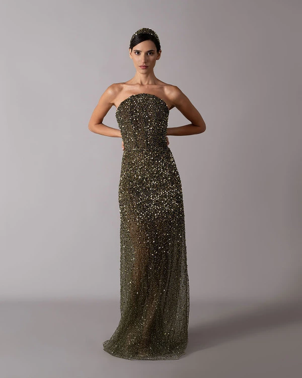 Oval neckline hand-embroidered dress