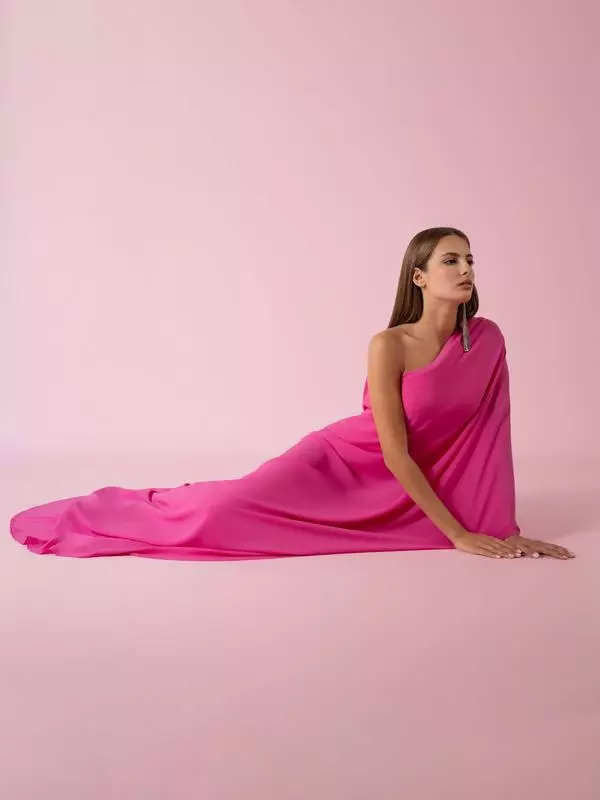 One-shoulder fluid dress