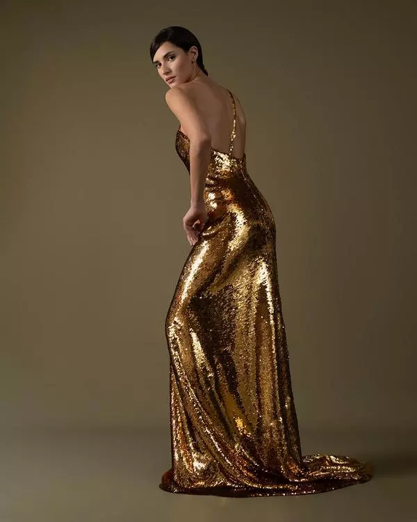 One-shoulder sequins dress