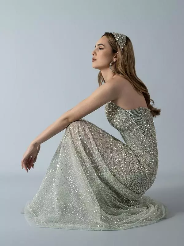 Oval shape shimmery dress