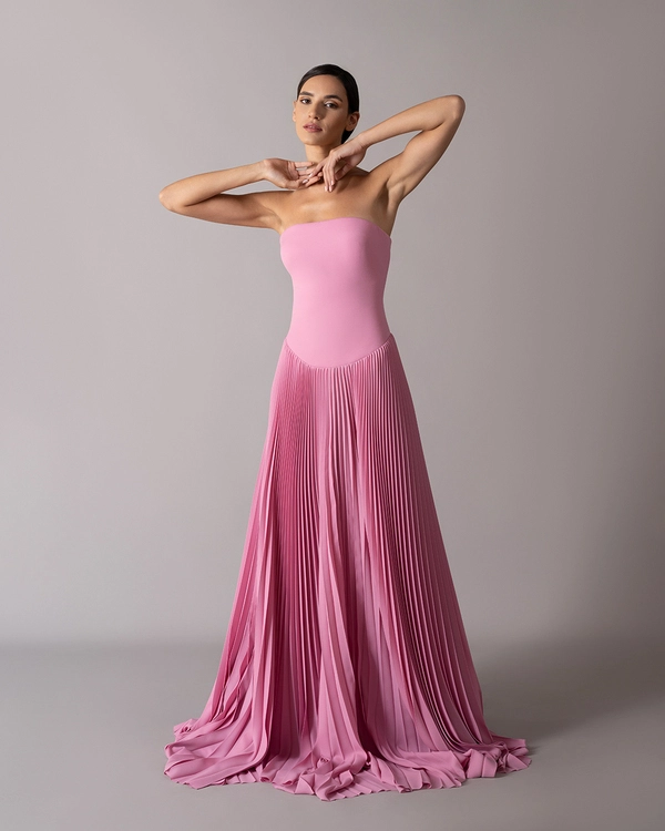 Straight cut bodice with pleated skirt