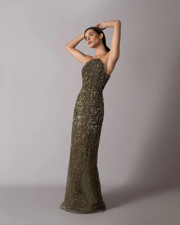 Oval neckline hand-embroidered dress